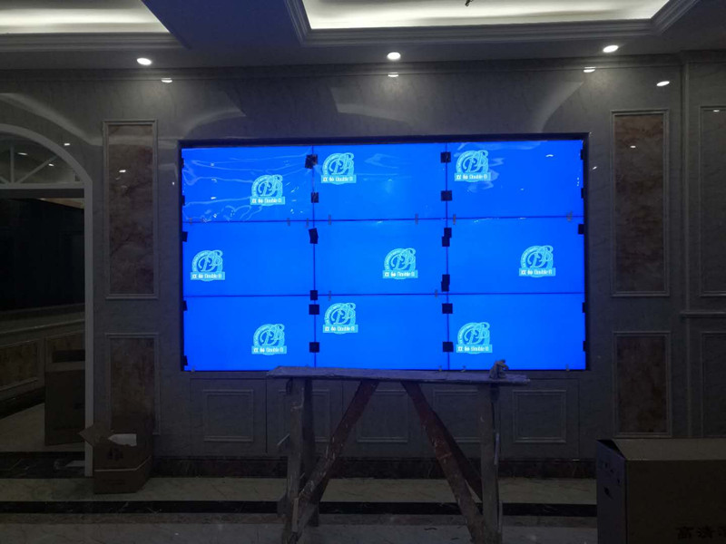 某西点西餐学院液晶拼接屏(图2)